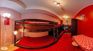 Хостел Хостел на Мясницкой Москва Верхнее спальное место в общем 6-местном номере для мужчин-4